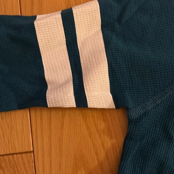 Bundle of Old Navy and Ruum Teal and Floral XL Long Sleeve Tees - Picture 4 of 14